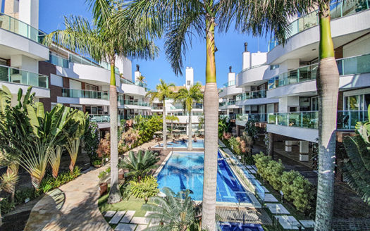 Apto com 3 dormitórios a venda em Bombinhas com área de lazer