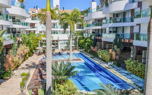 Apto com 3 dormitórios a venda em Bombinhas com área de lazer