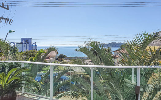 Apto com 3 dormitórios a venda em Bombinhas com área de lazer