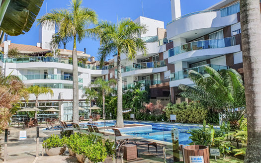 Apto com 3 dormitórios a venda em Bombinhas com área de lazer