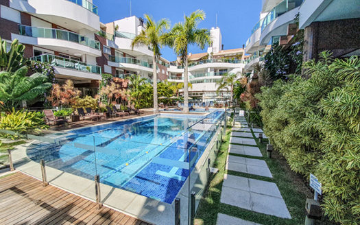 Apto com 3 dormitórios a venda em Bombinhas com área de lazer