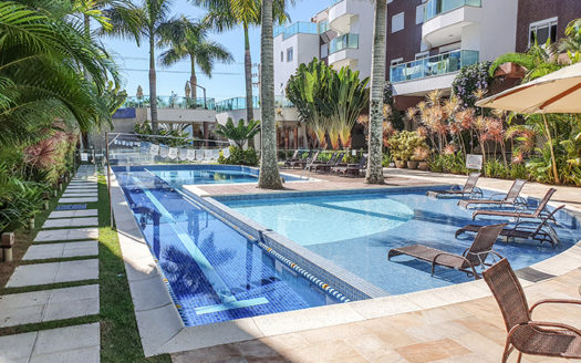 Apto com 3 dormitórios a venda em Bombinhas com área de lazer