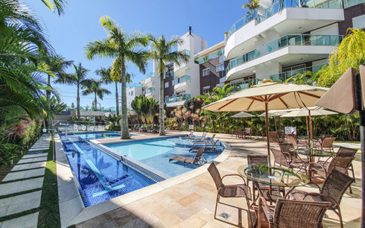 Apto com 3 dormitórios a venda em Bombinhas com área de lazer