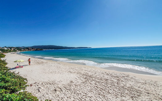 Apto com 3 dormitórios a venda em Bombinhas com área de lazer