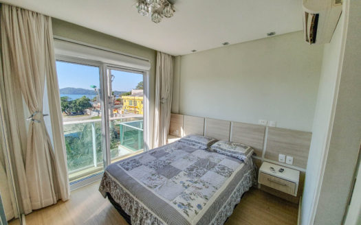 Apto com 3 dormitórios a venda em Bombinhas com área de lazer