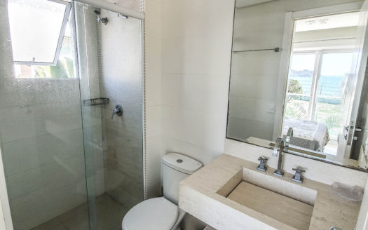 Apto com 3 dormitórios a venda em Bombinhas com área de lazer