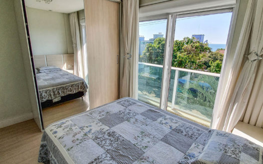 Apto com 3 dormitórios a venda em Bombinhas com área de lazer