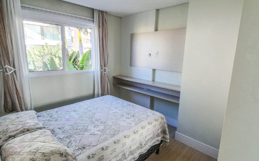 Apto com 3 dormitórios a venda em Bombinhas com área de lazer