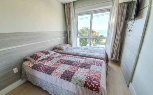 Apto com 3 dormitórios a venda em Bombinhas com área de lazer