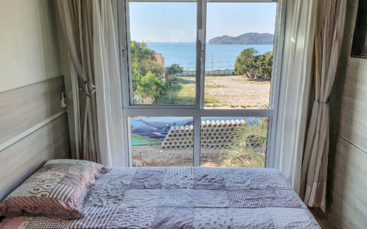 Apto com 3 dormitórios a venda em Bombinhas com área de lazer