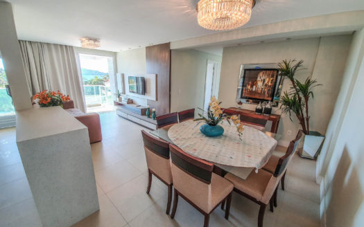 Apto com 3 dormitórios a venda em Bombinhas com área de lazer