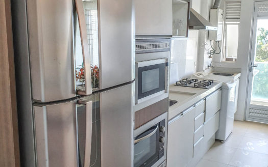 Apto com 3 dormitórios a venda em Bombinhas com área de lazer