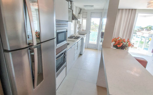 Apto com 3 dormitórios a venda em Bombinhas com área de lazer