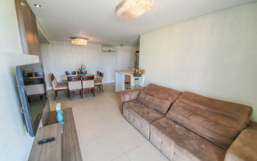 Apto com 3 dormitórios a venda em Bombinhas com área de lazer