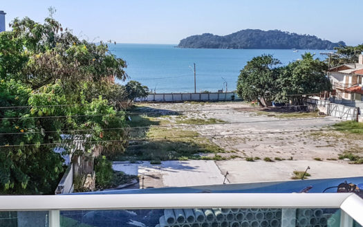 Apto com 3 dormitórios a venda em Bombinhas com área de lazer