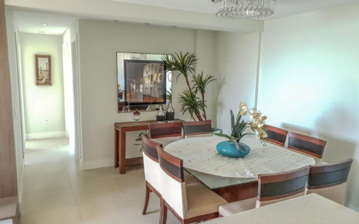 Apto com 3 dormitórios a venda em Bombinhas com área de lazer