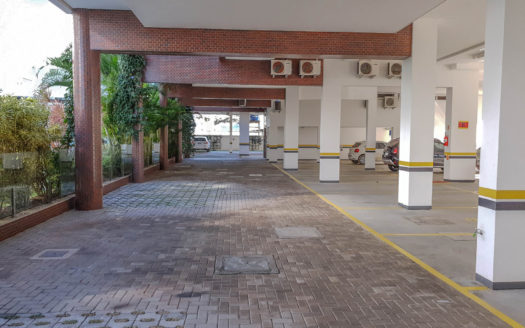 Apto com 3 dormitórios a venda em Bombinhas com área de lazer