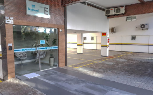 Apto com 3 dormitórios a venda em Bombinhas com área de lazer